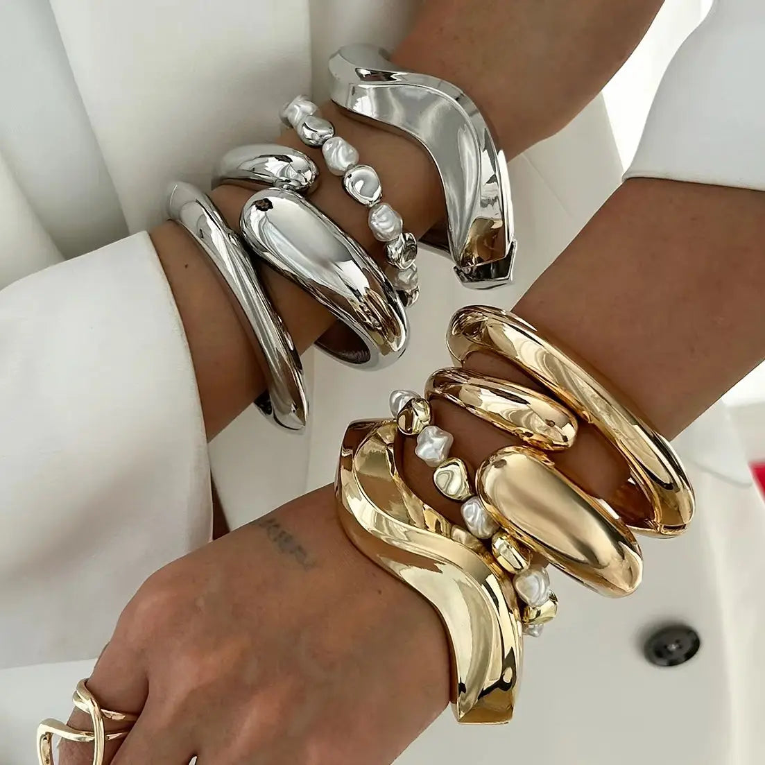 Lazourd Ingemark Exaggerated Retro Imitation Pearl Metal Bangles