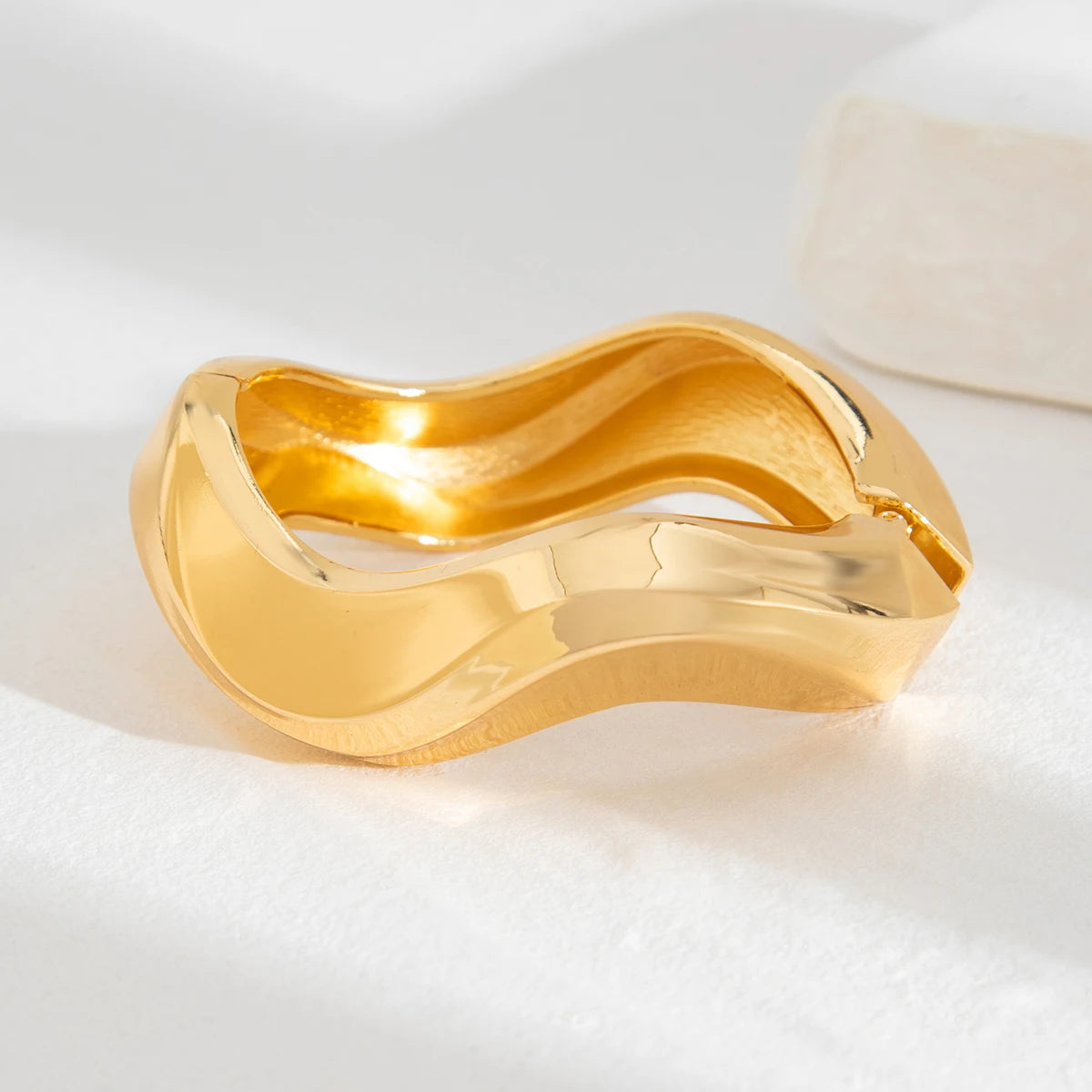 Lazourd Ingemark Exaggerated Retro Imitation Pearl Metal Bangles
