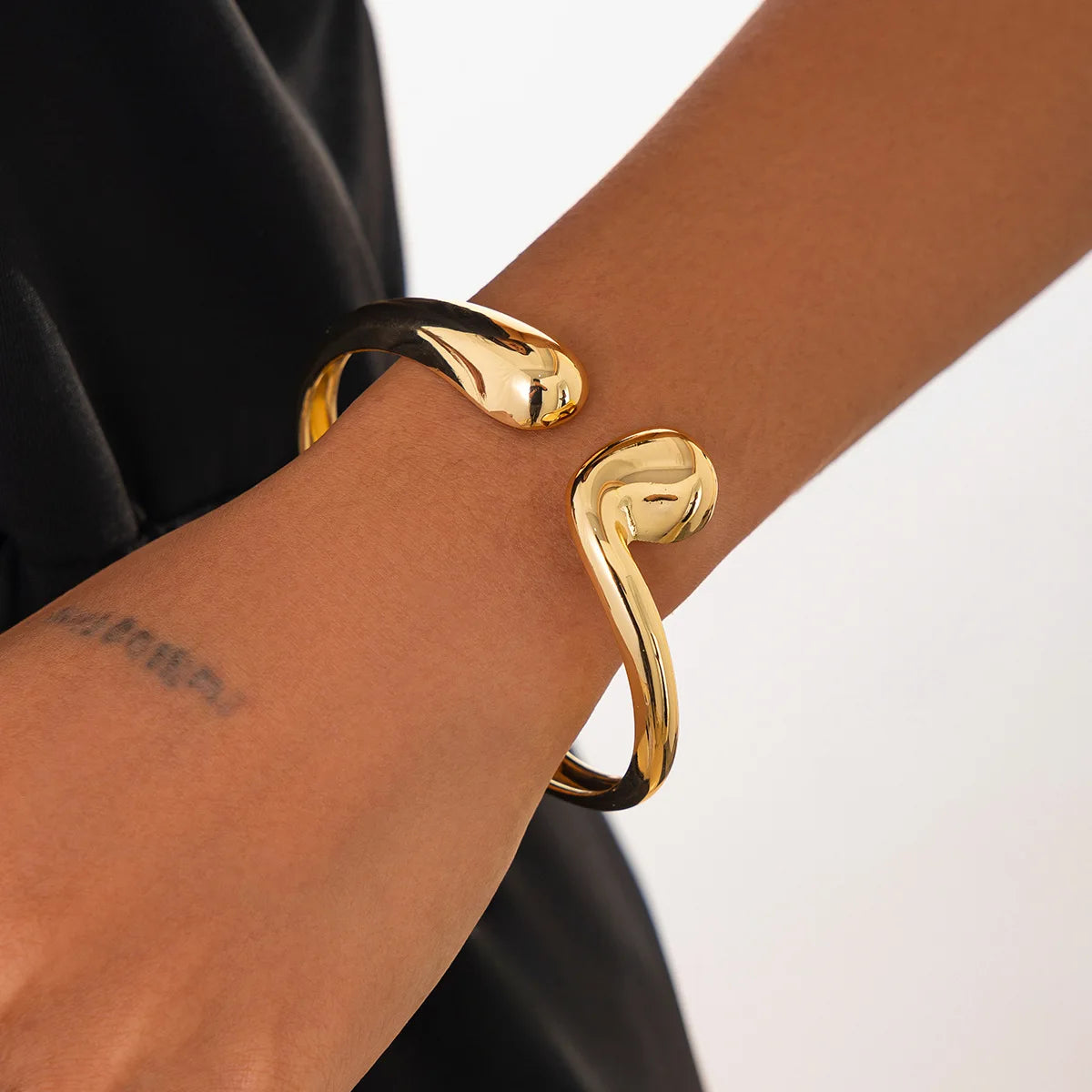 Lazourd Ingemark Creative Unique Smooth Water Drop Cuff Bangles