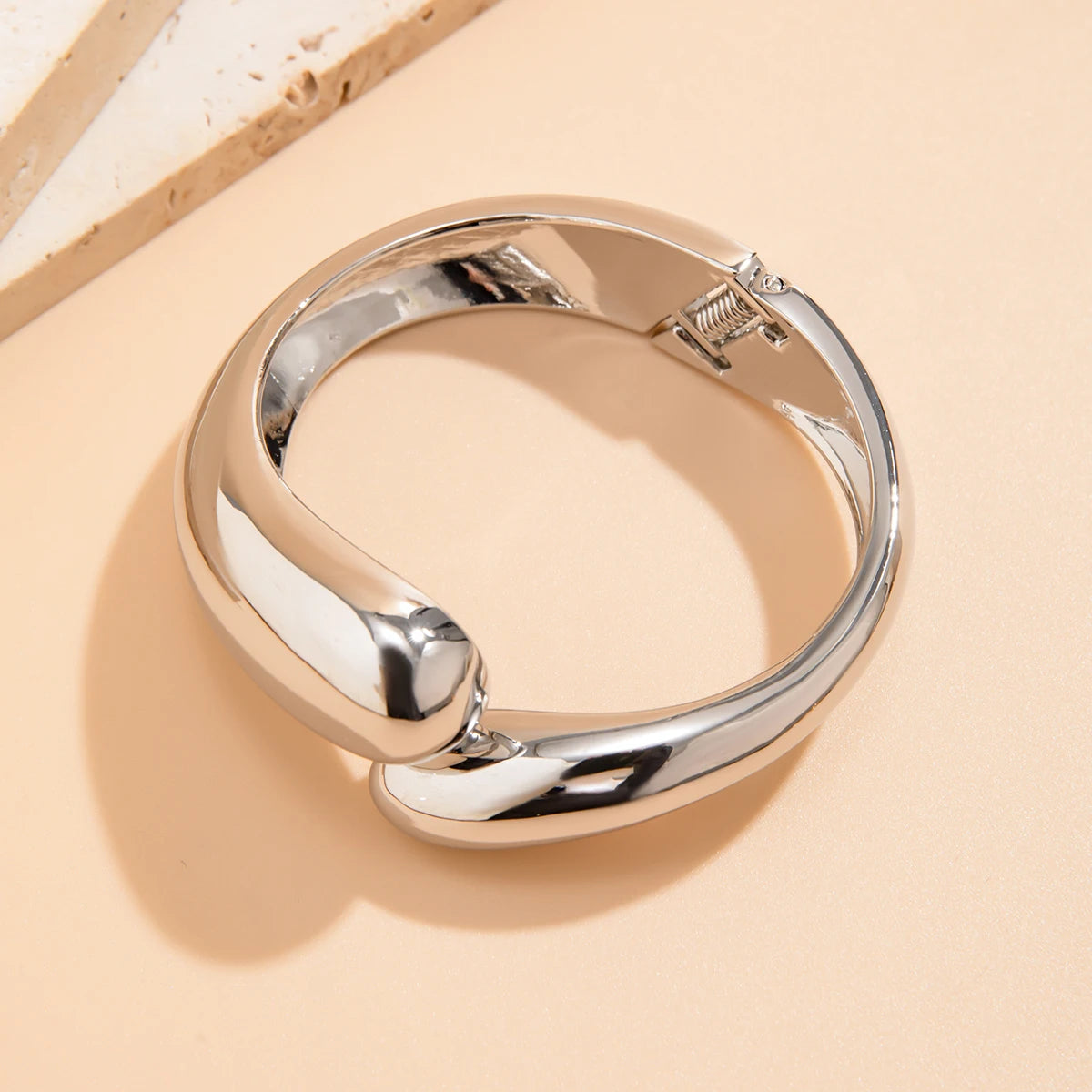 Lazourd Ingemark Exaggerated Retro Imitation Pearl Metal Bangles